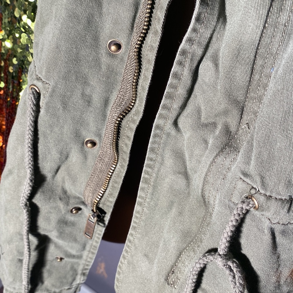 BARNEYS NY - NWT - jacket: olive green w rainbow sequined long sleeves - 42 / 8 - Picture 12 of 16